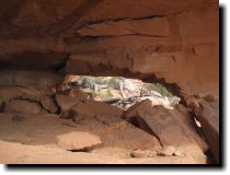 [ Cavelet along the trail t ... ]