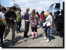 [ Tourists fight over who g ... ]