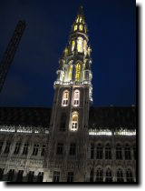 [ Central Brussels at night ... ]