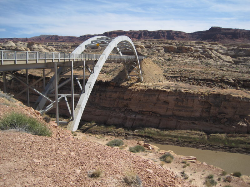 [Hite bridge over the Colo ...]